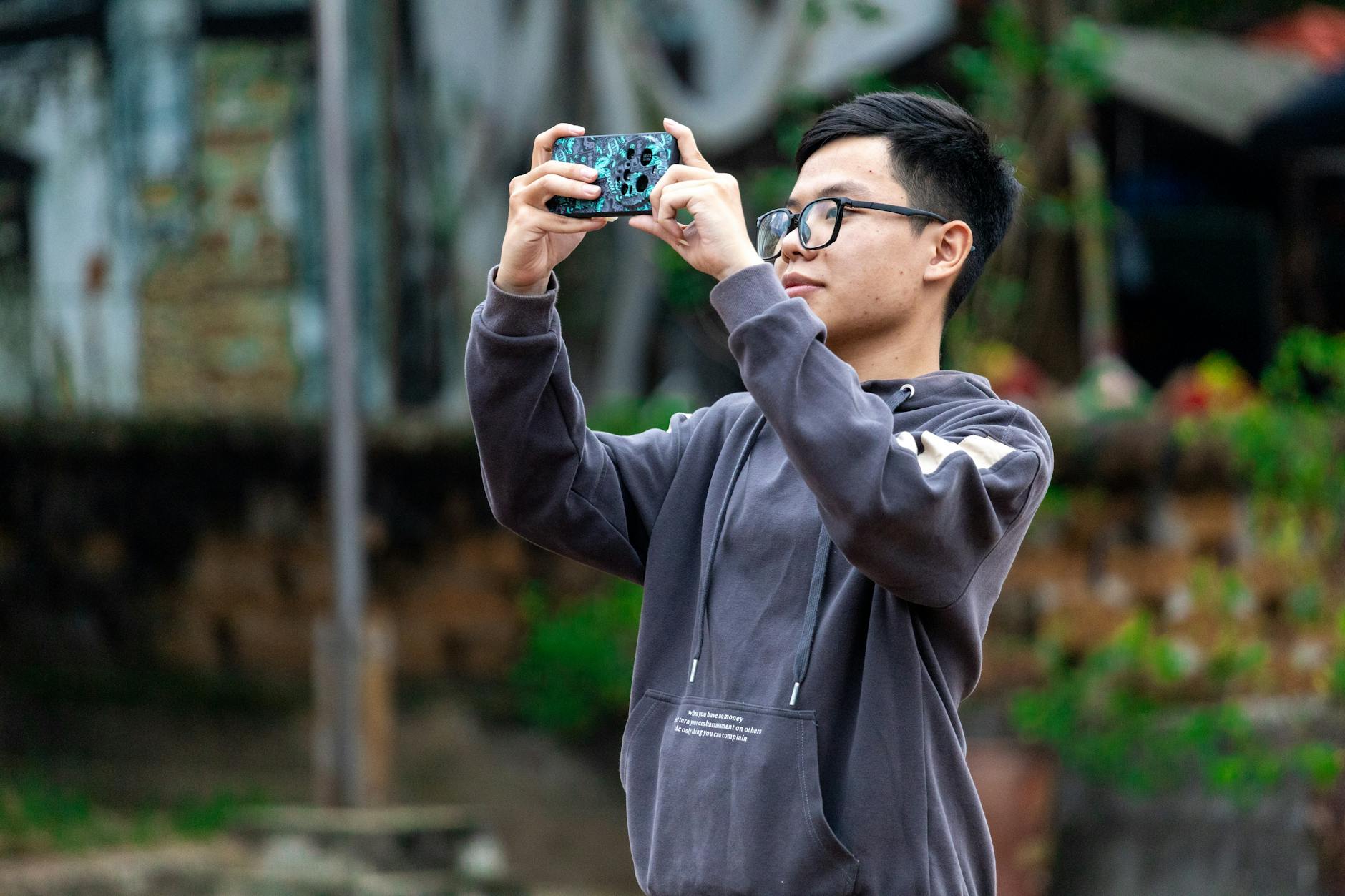Liên hệ hỗ trợ để kiểm tra điều kiện VIP và quyền lợi hiện hành